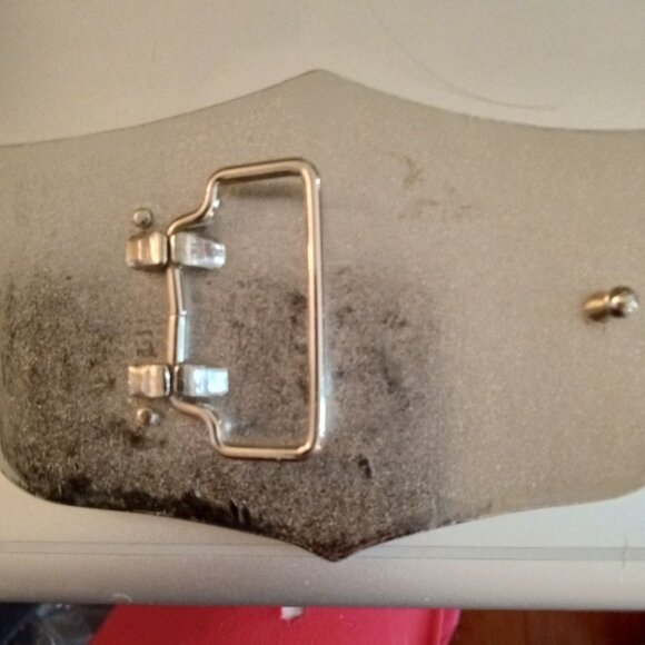 Metal Belt Buckle "MECCA" with crossed swords, arrows, ribbon & roses - Picture 2 of 2